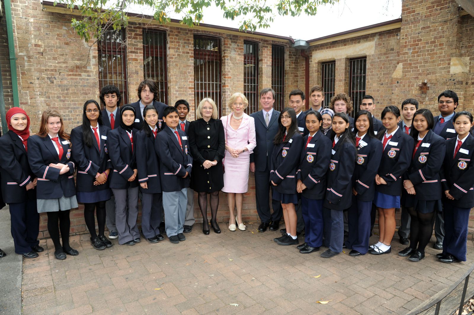 Trường Trung học Arthur Phillip High School Amii Global